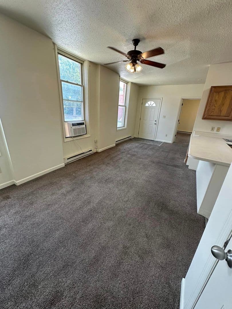Quincy Apartment: 826-828 York St.