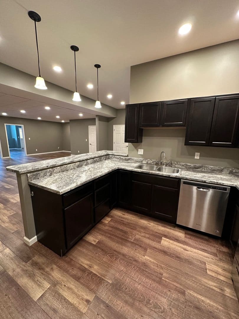 Quincy Apartment: 327 S. 8th St. - 330 S. 9th St.