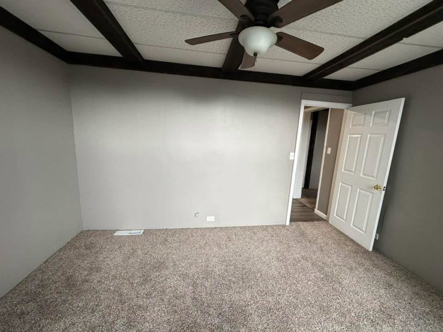 Quincy Apartment: 426 S. 12th St.