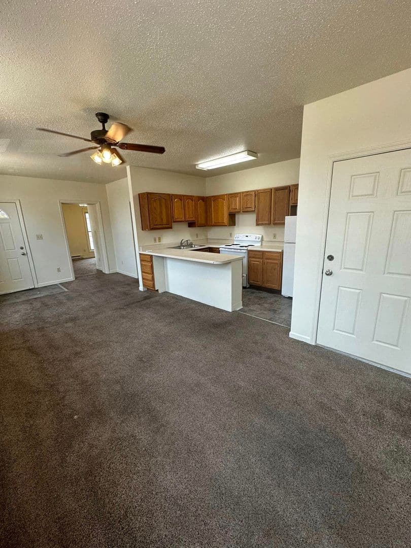 Quincy Apartment: 826-828 York St.