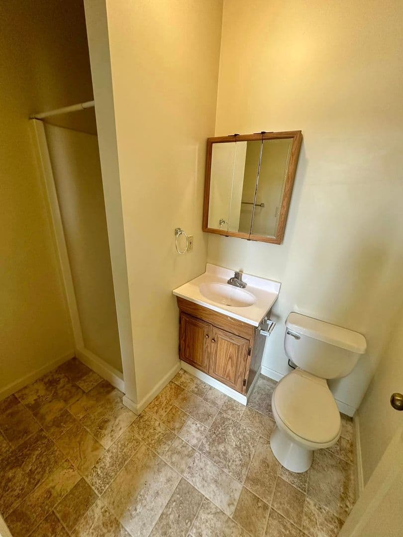 Quincy Apartment: 826-828 York St.