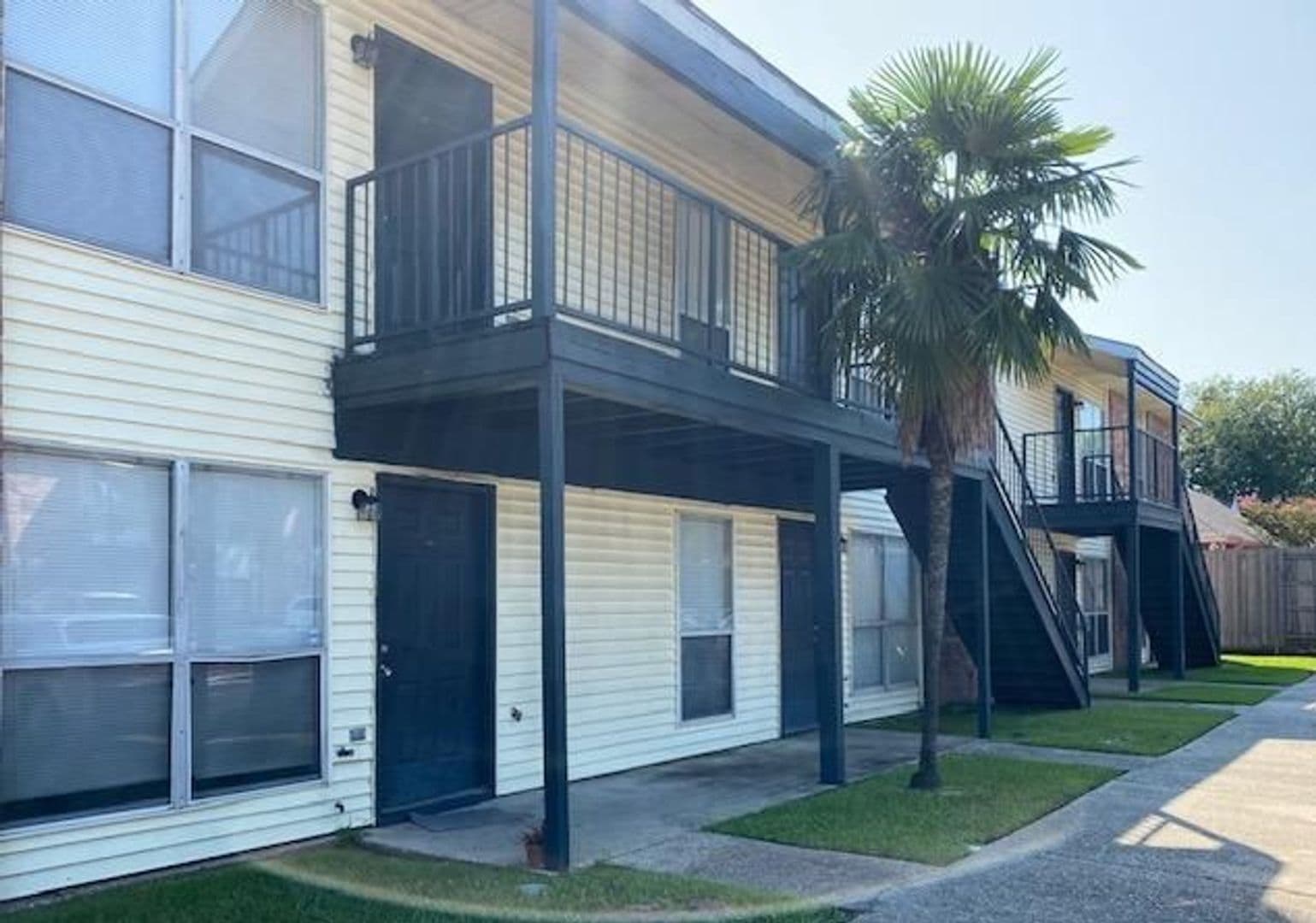 Lafayette Apartment: 610 Pillette Rd