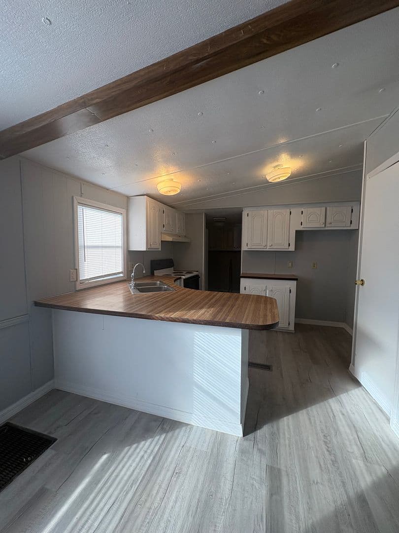 Thonotosassa House: 11640 County Rd 579
