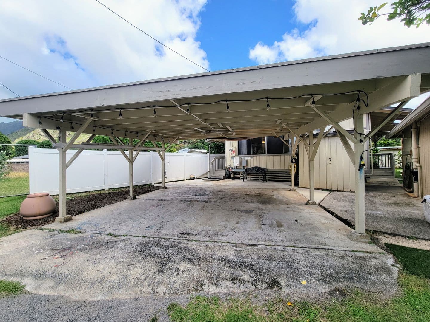 Honolulu House: 6164 Kalanianaole Hwy