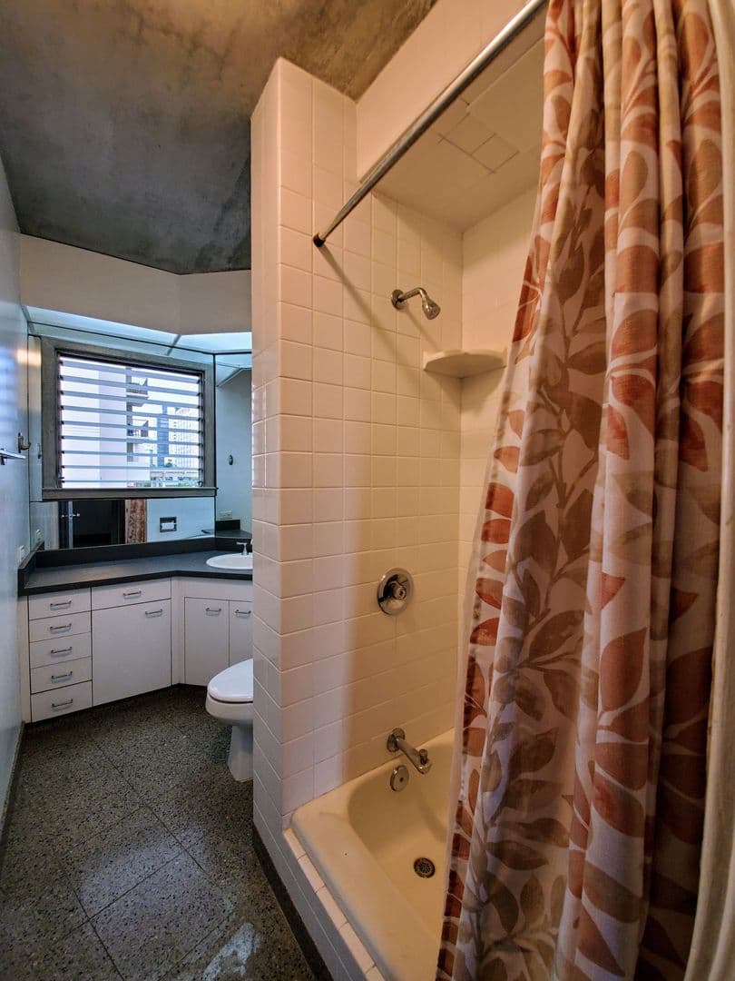 Honolulu Condo: 2118 Kuhio Ave #603