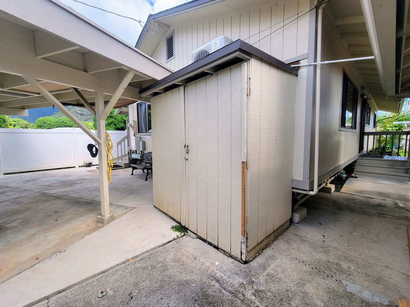 Honolulu House: 6164 Kalanianaole Hwy
