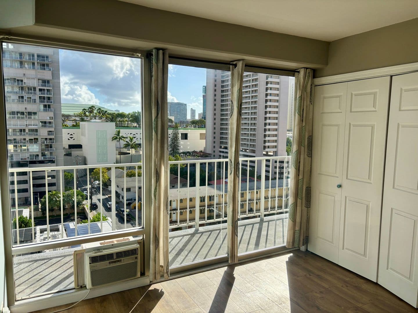 Honolulu Condo: 419 Atkinson Drive #1003