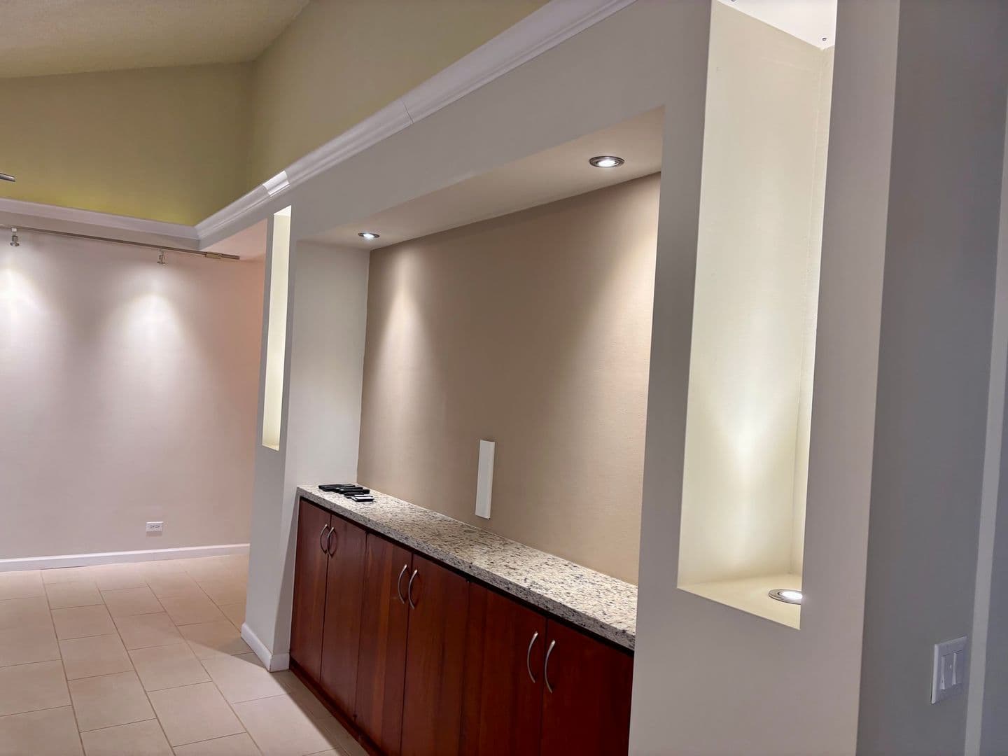 Honolulu Condo: 250 Kawaihae St #23A
