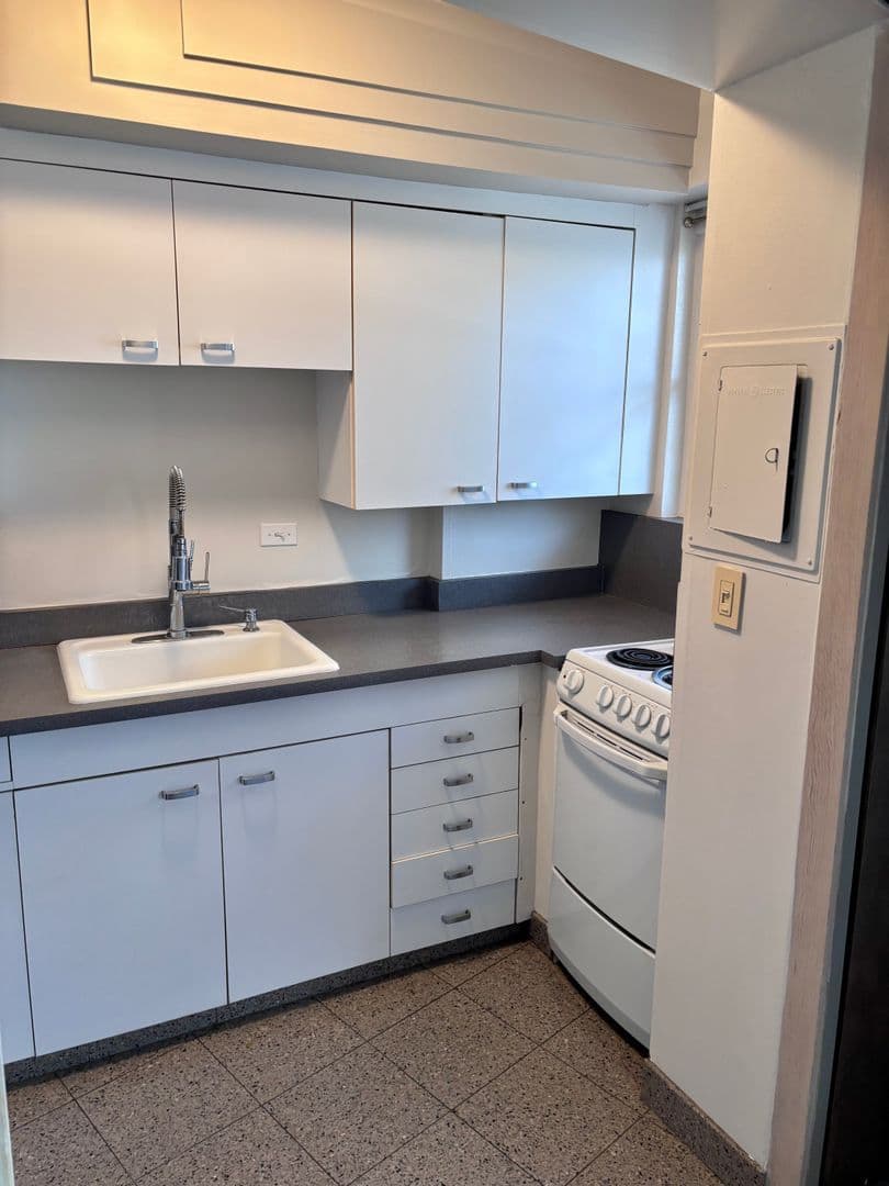 Honolulu Condo: 2118 Kuhio Ave #603