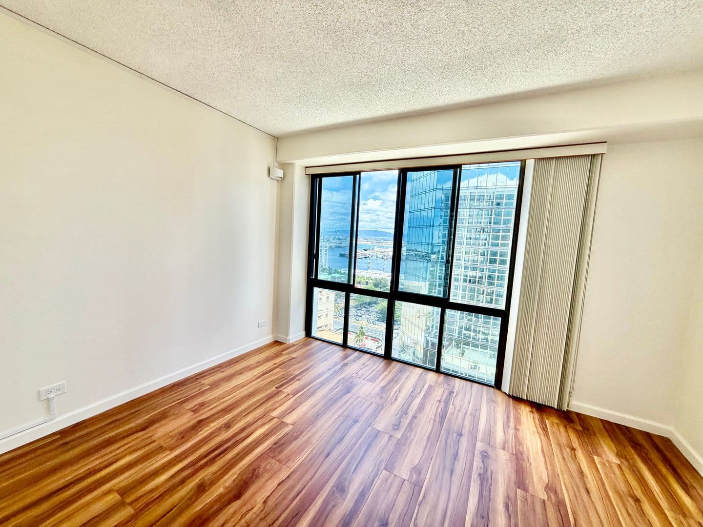 Honolulu Condo: 700 Richards St. #2104