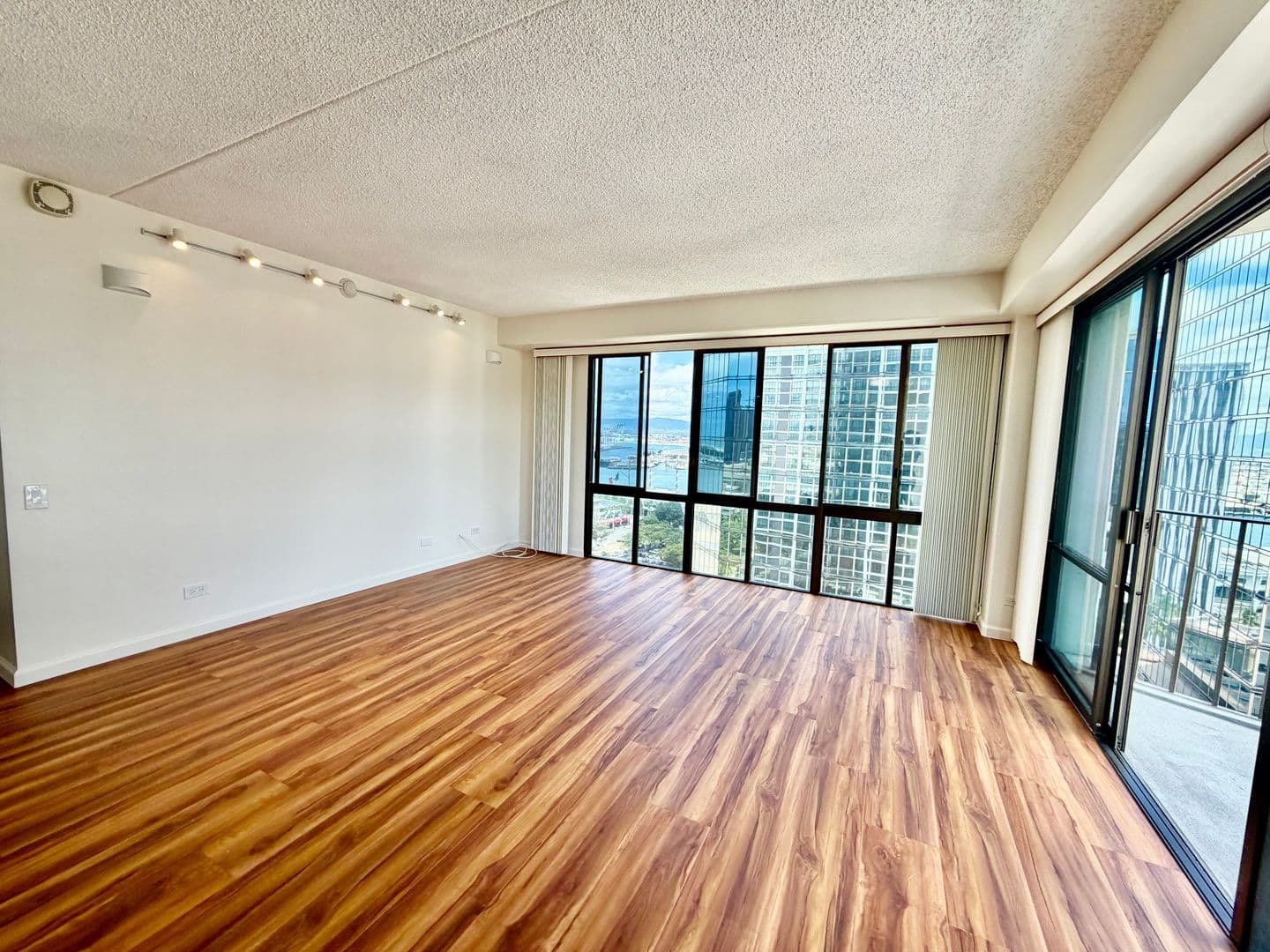 Honolulu Condo: 700 Richards St. #2104