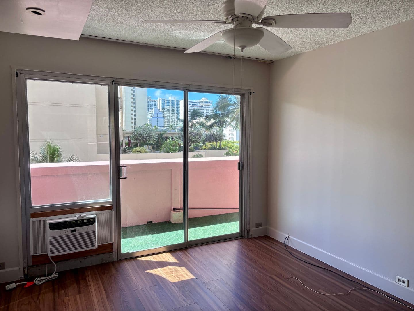 Honolulu Condo: 2118 Kuhio Ave #603