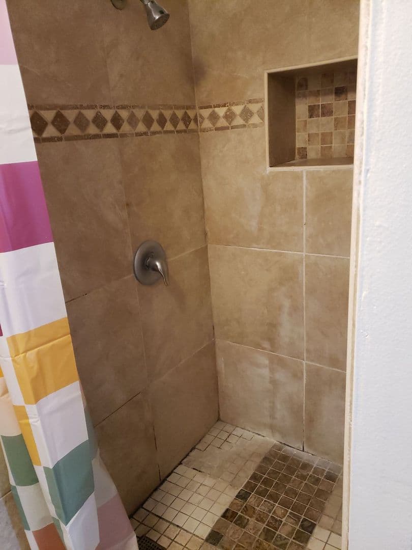 Kahului Condo: 111 Kahului Beach Road, A414