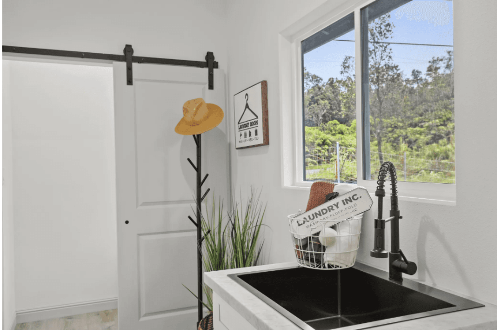 Volcano House: 11-3298 Mokuna Street
