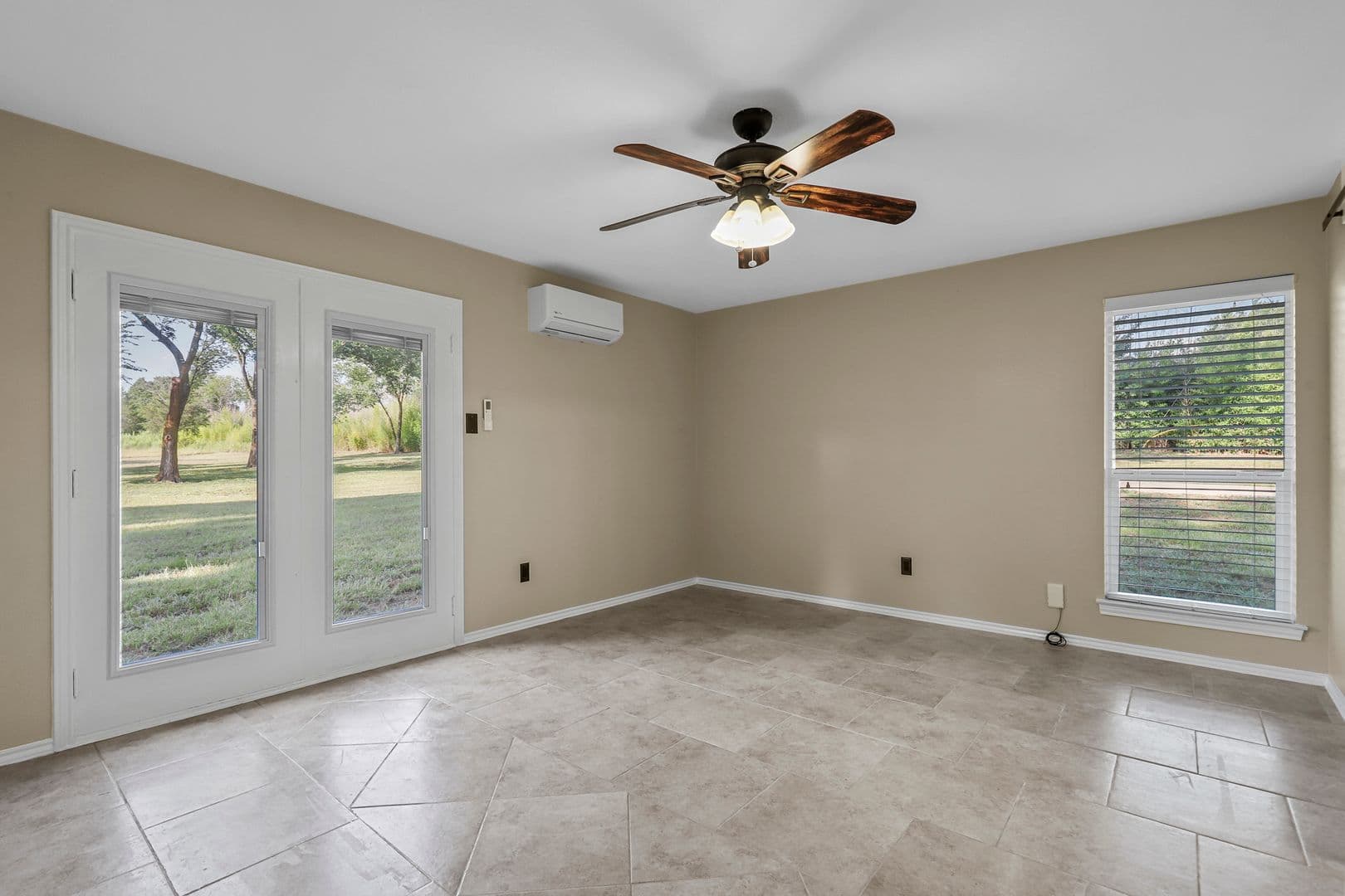 Joshua Apartment: 1508 County Road 710