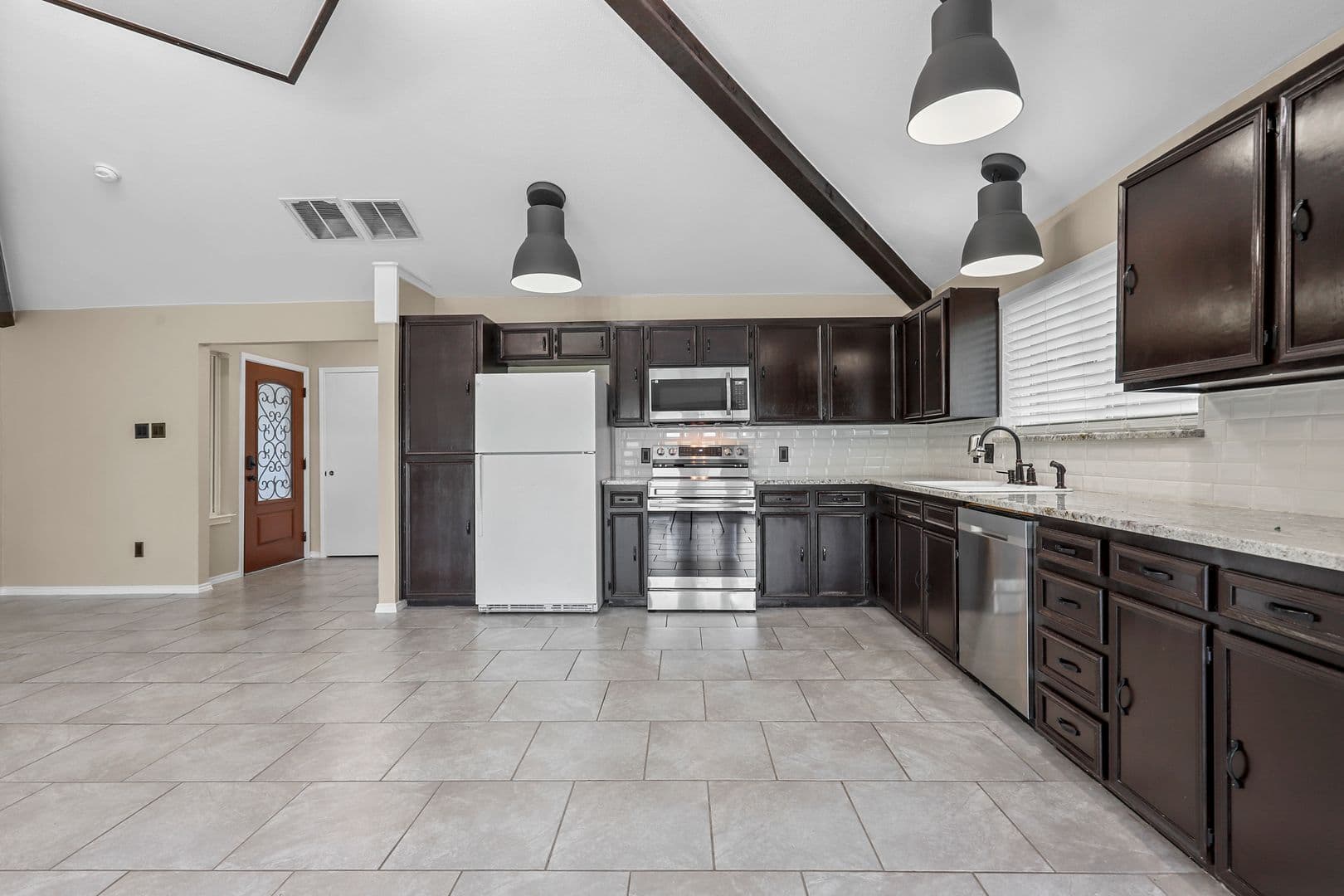 Joshua Apartment: 1508 County Road 710