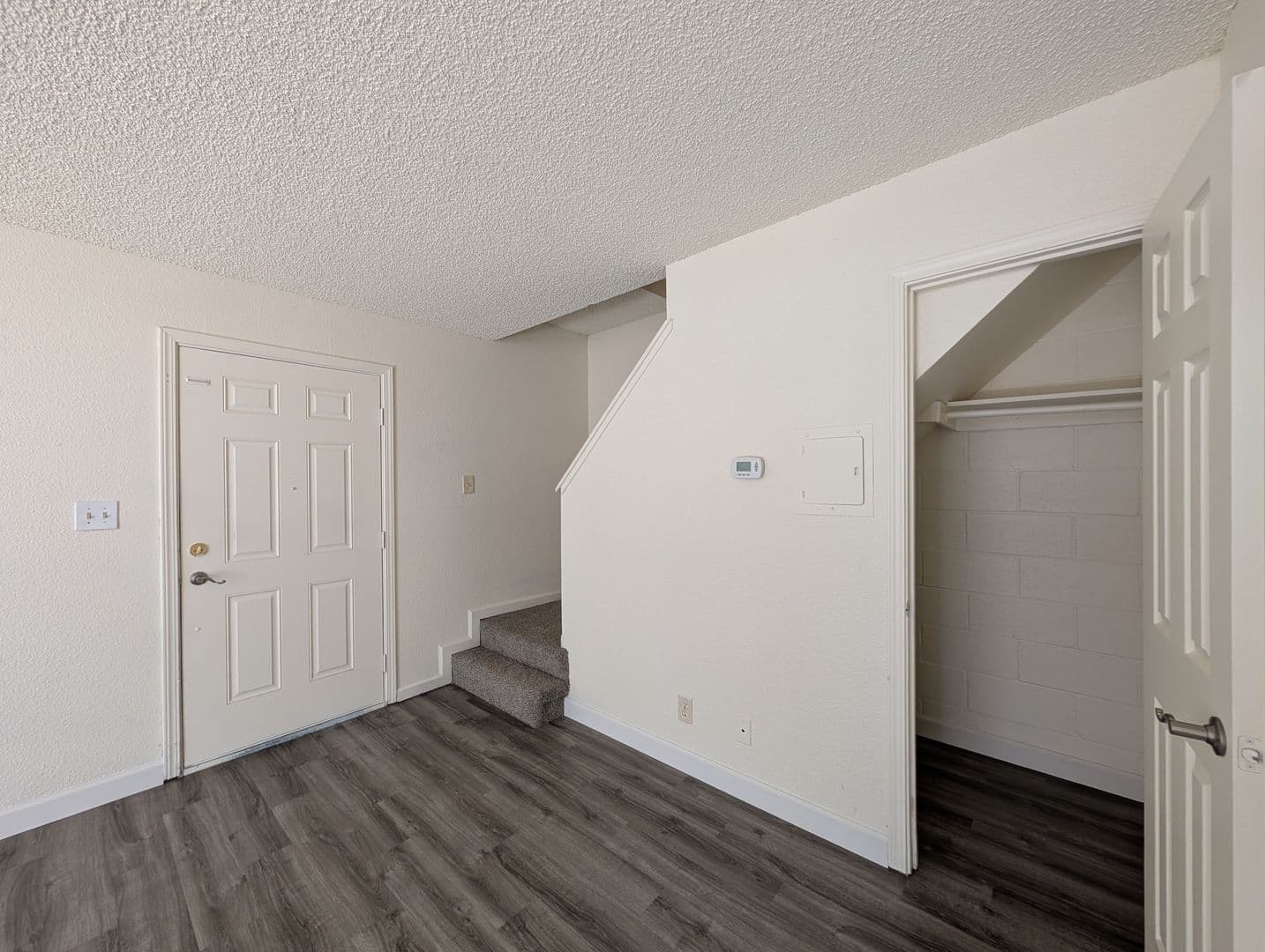 Rancho Cordova Apartment: 2729-2733 El Parque Rancho Cordova