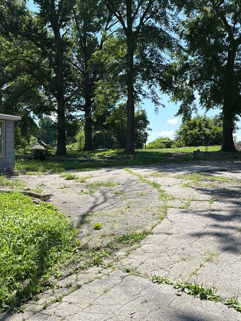 St. Louis House: 12326 Larimore Road