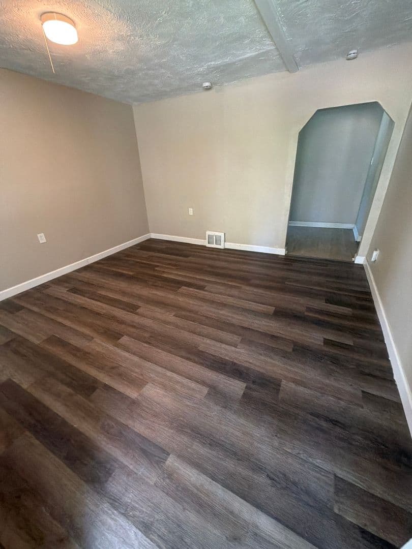 Jennings House: 7301 Harney Ave