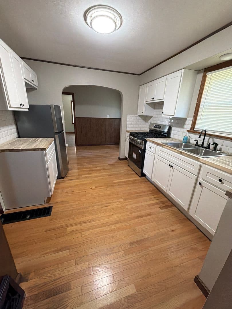 St. Louis House: 12326 Larimore Road