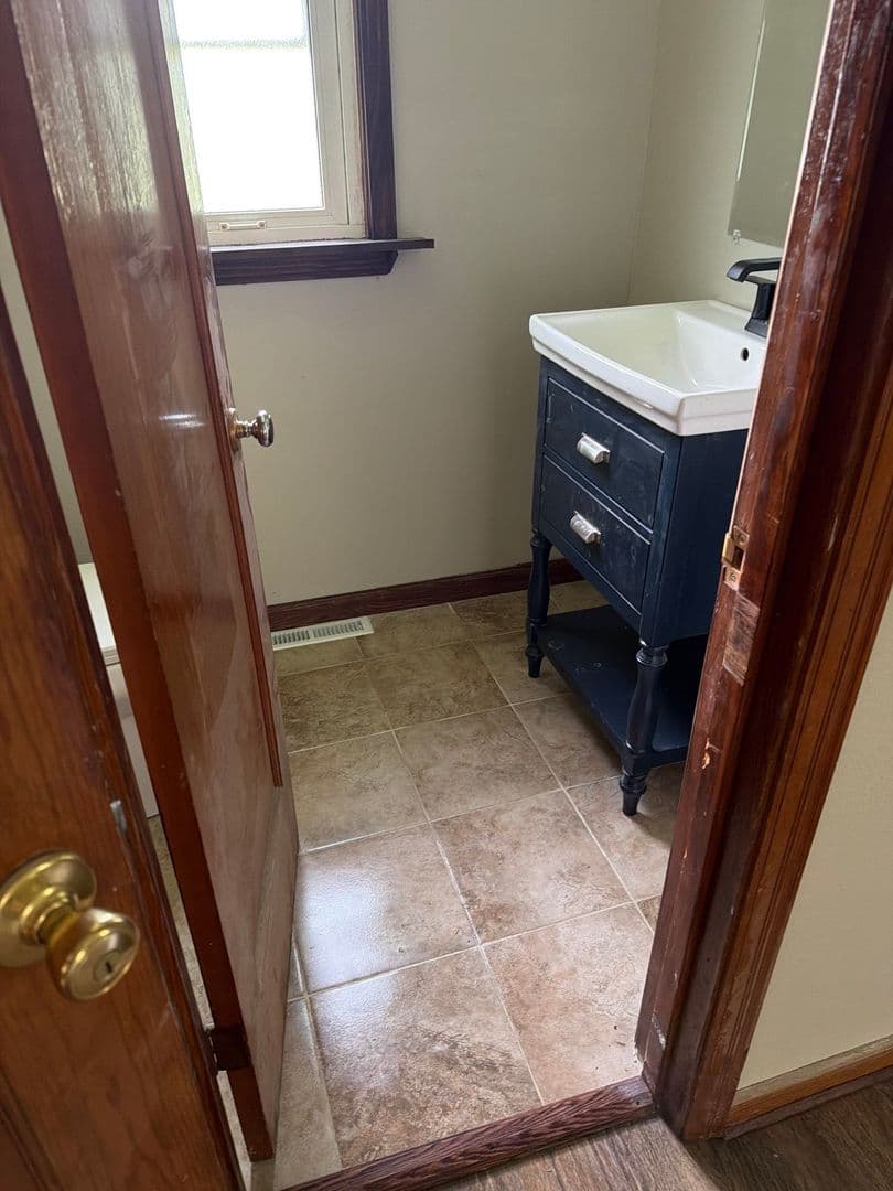 St. Louis House: 12326 Larimore Road