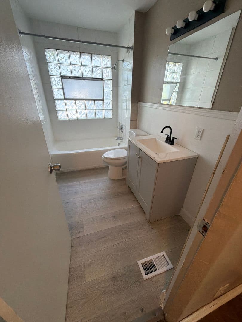 St. Louis House: 12129 Aragon Ave