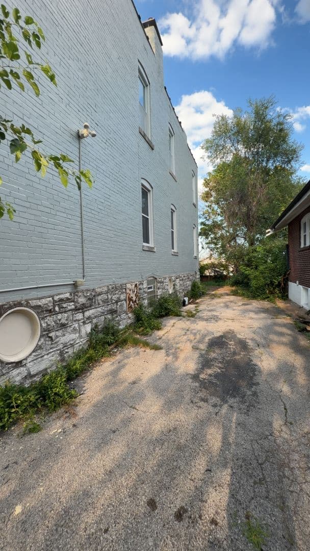 St. Louis Apartment: 2256 Blendon Place