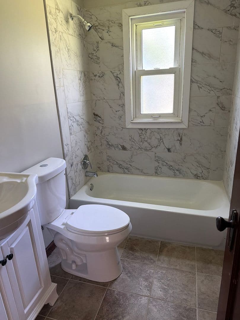 St. Louis House: 12326 Larimore Road