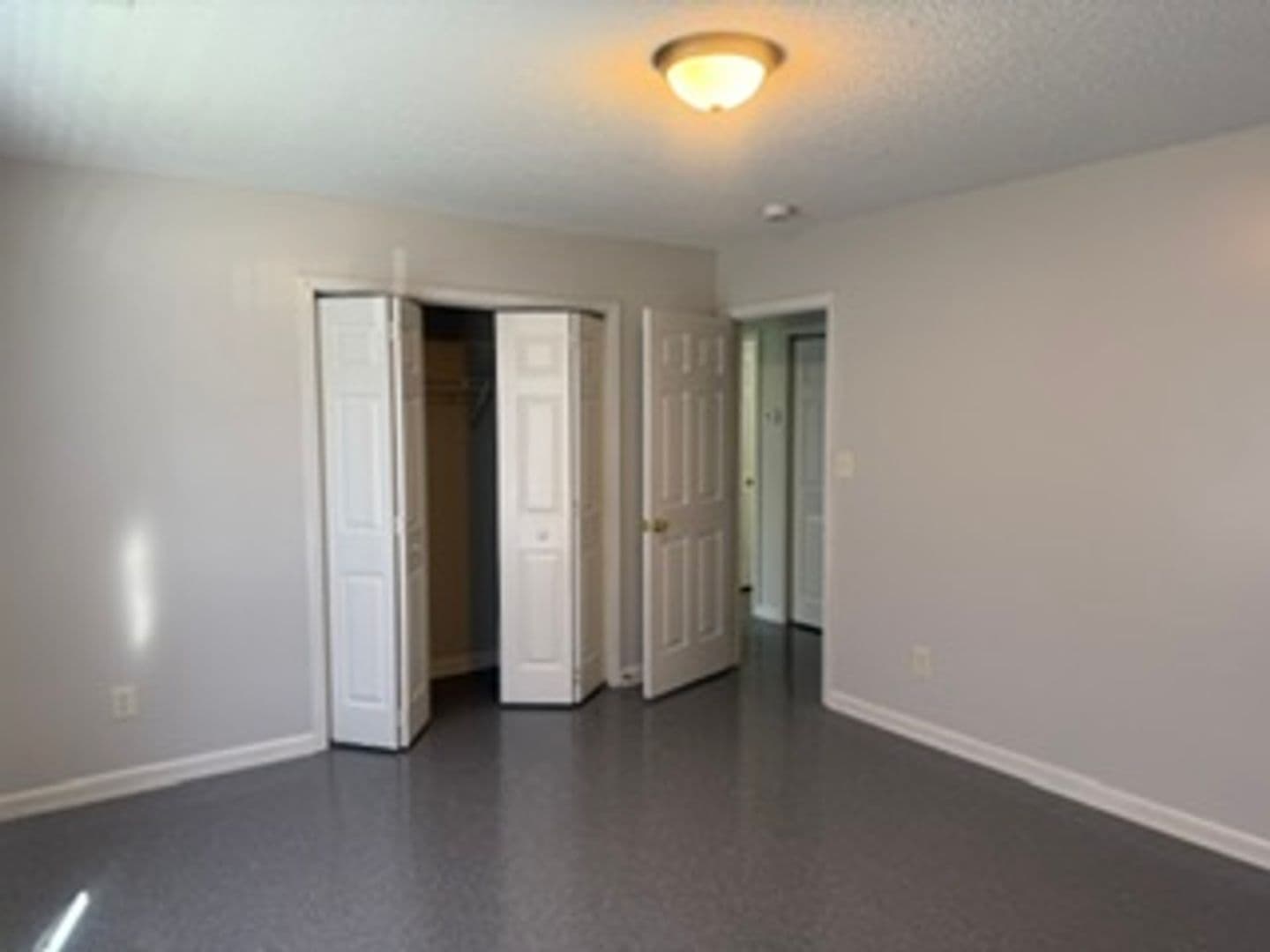 Jacksonville House: 233 A Lakewood Drive