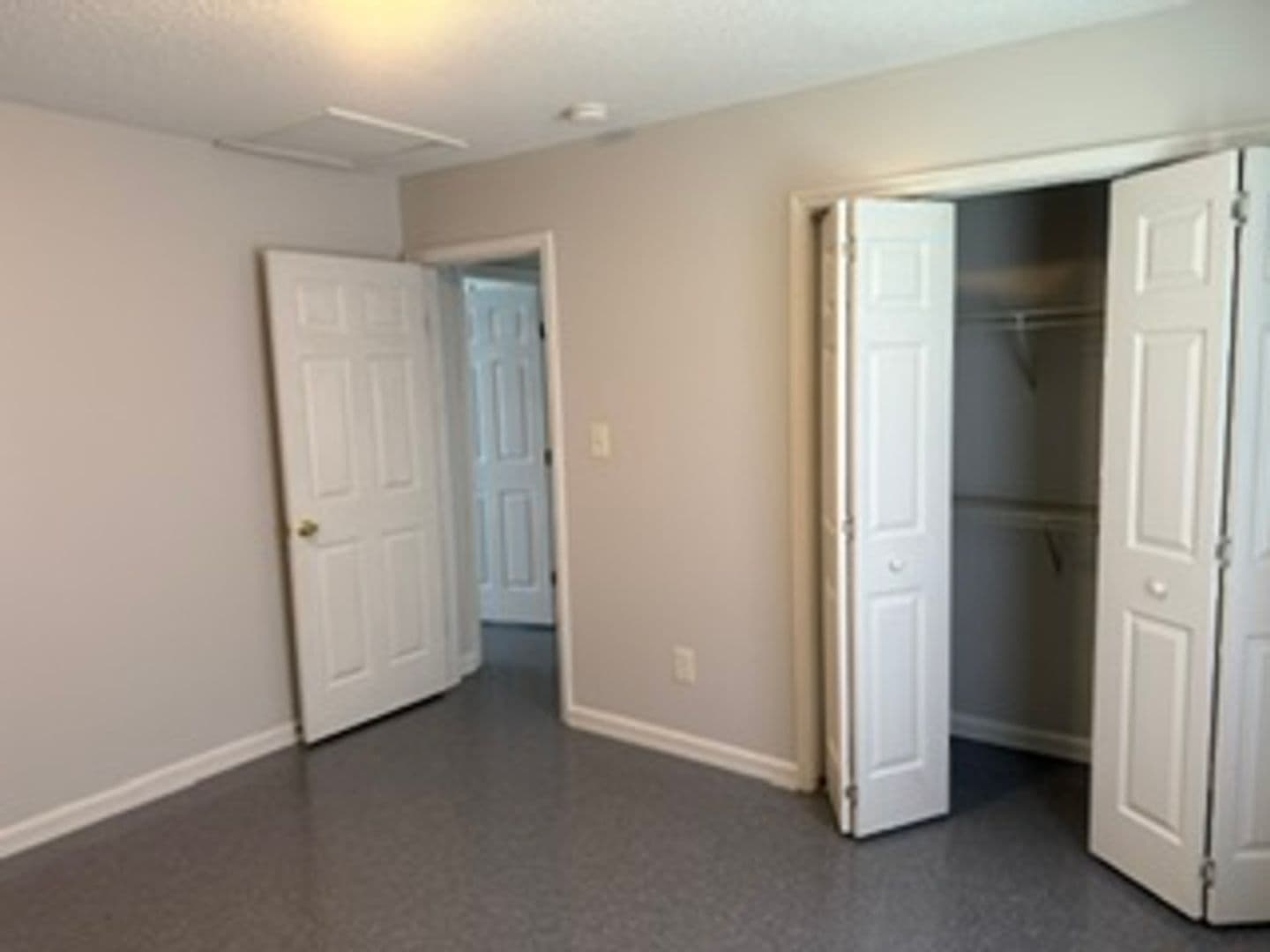 Jacksonville House: 233 A Lakewood Drive