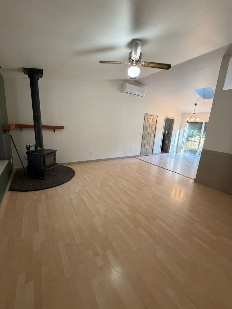 Yelm House: 21640 N Clearlake Blvd SE