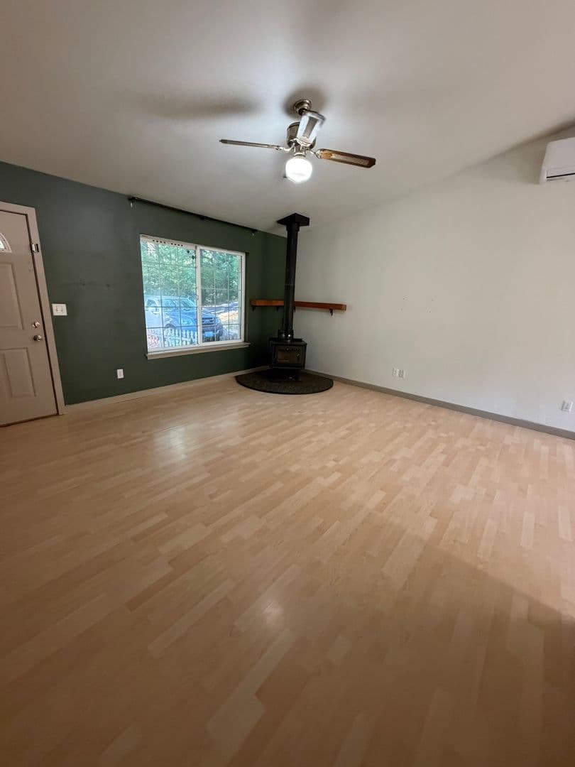 Yelm House: 21640 N Clearlake Blvd SE
