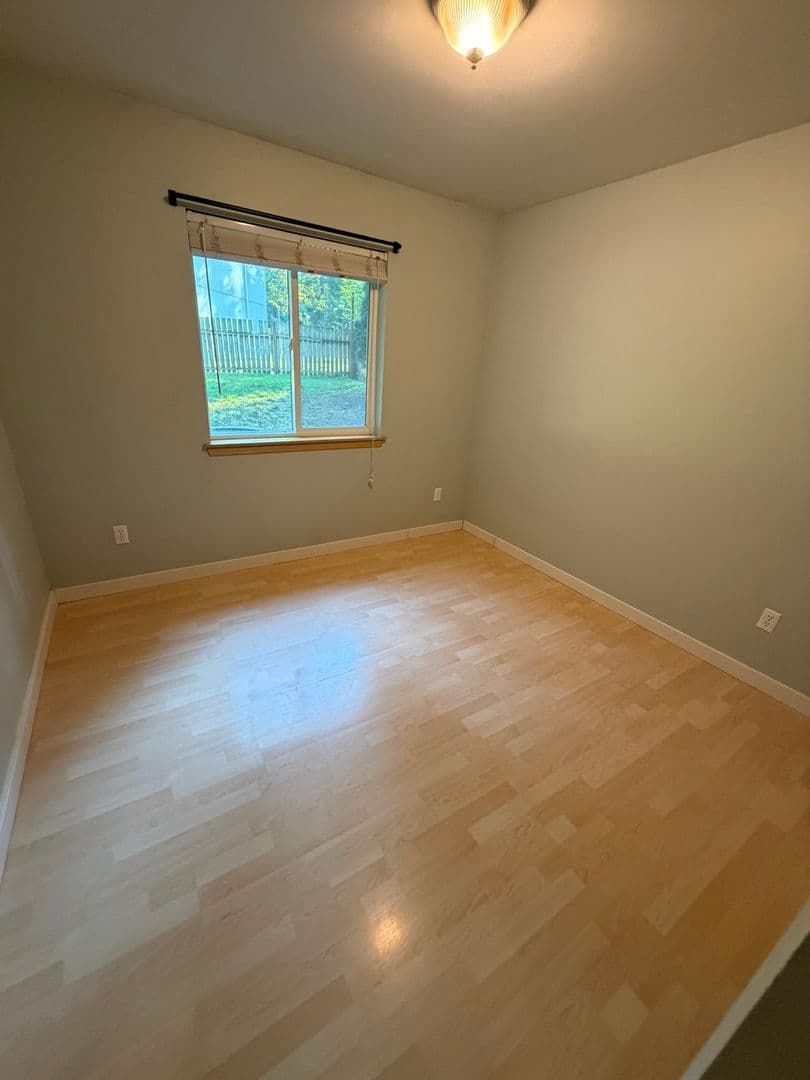 Yelm House: 21640 N Clearlake Blvd SE