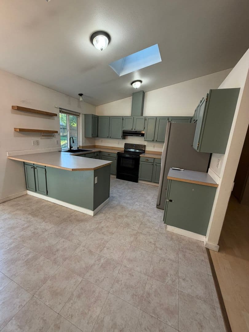 Yelm House: 21640 N Clearlake Blvd SE