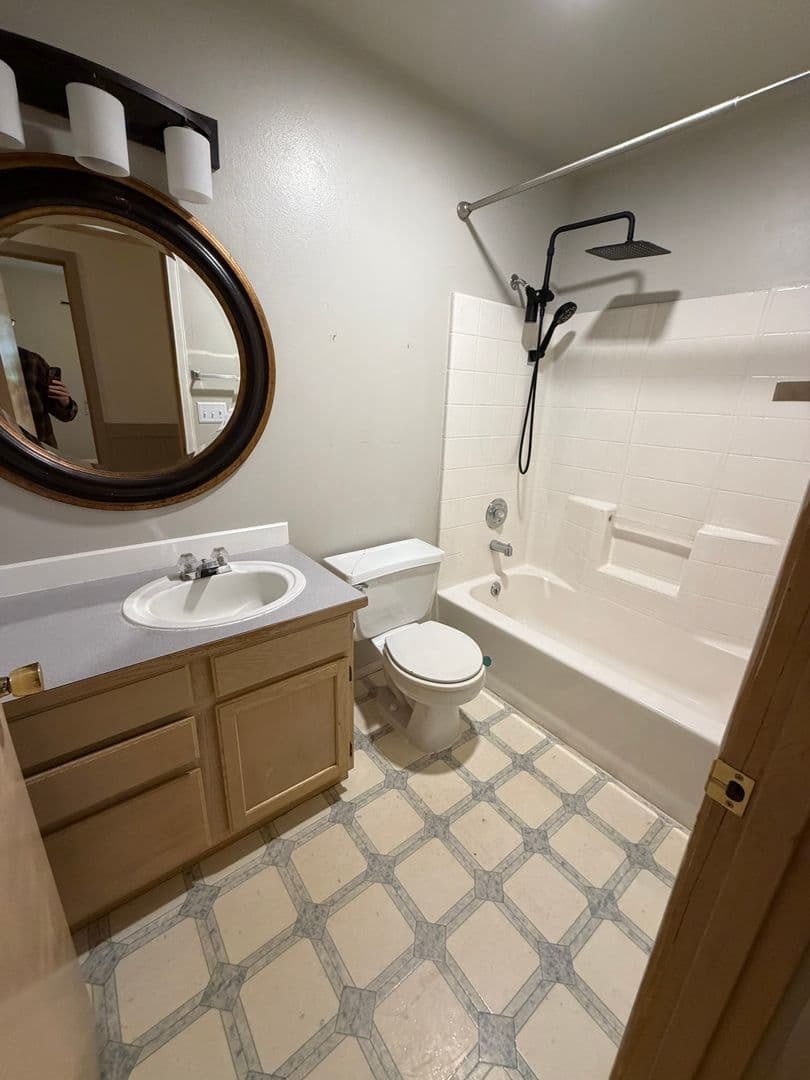 Yelm House: 21640 N Clearlake Blvd SE