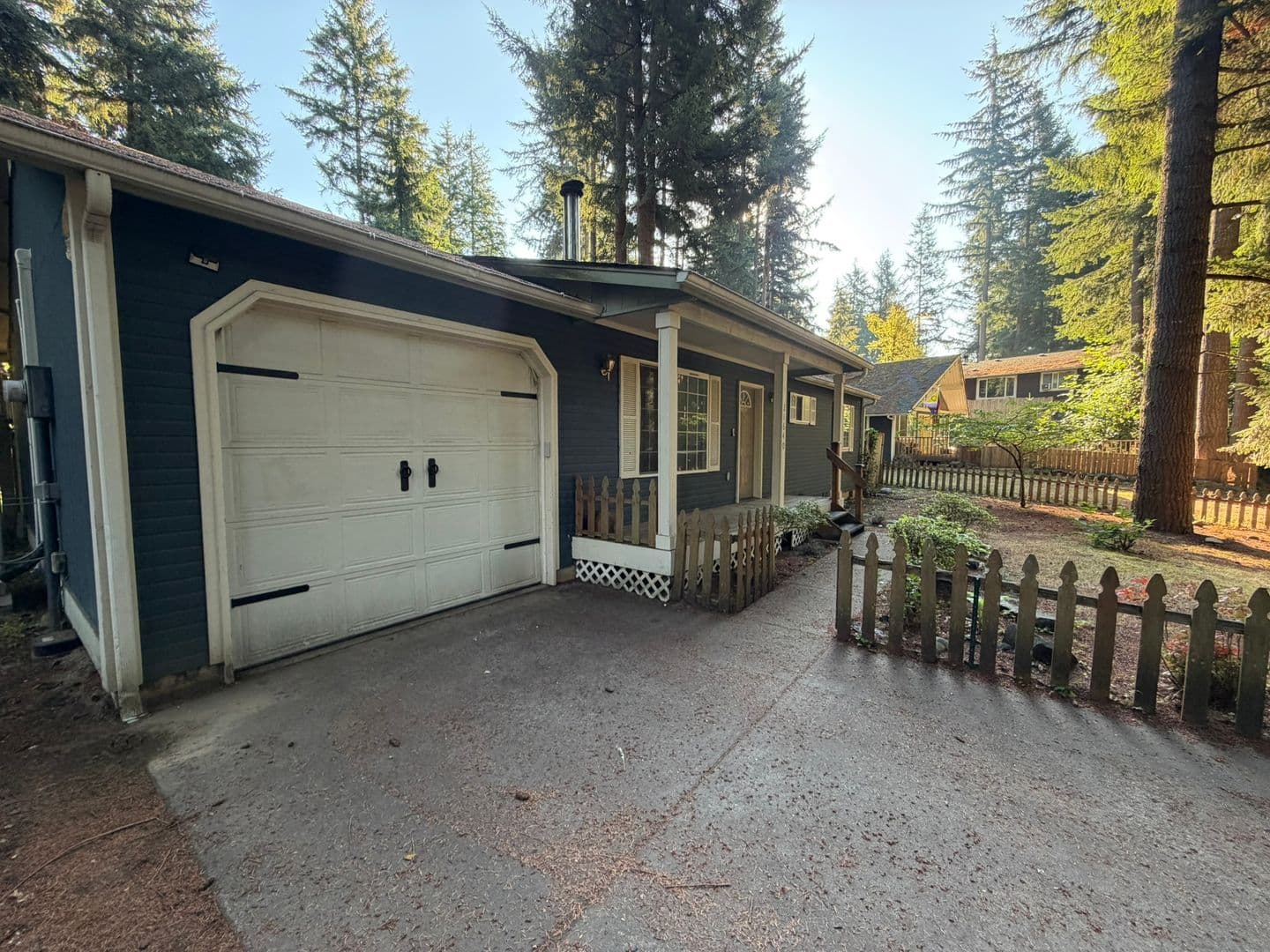Yelm House: 21640 N Clearlake Blvd SE
