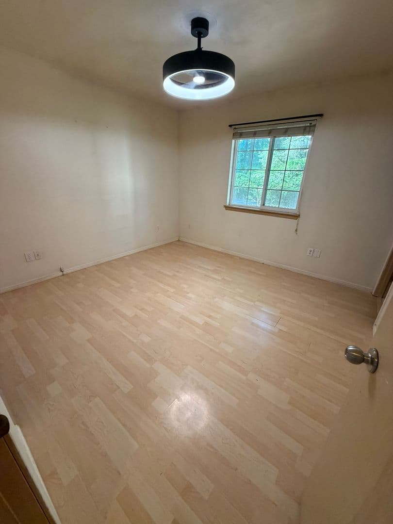 Yelm House: 21640 N Clearlake Blvd SE