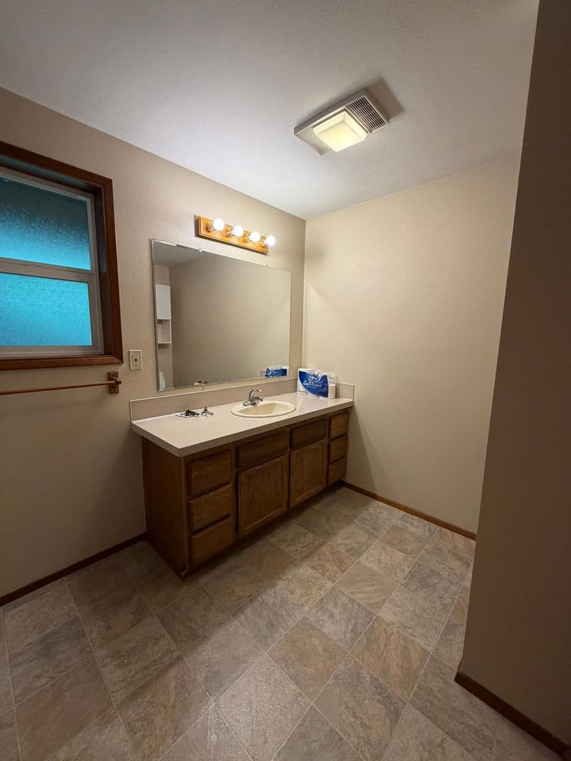 Lacey Apartment: 932 Union Mills Rd SE