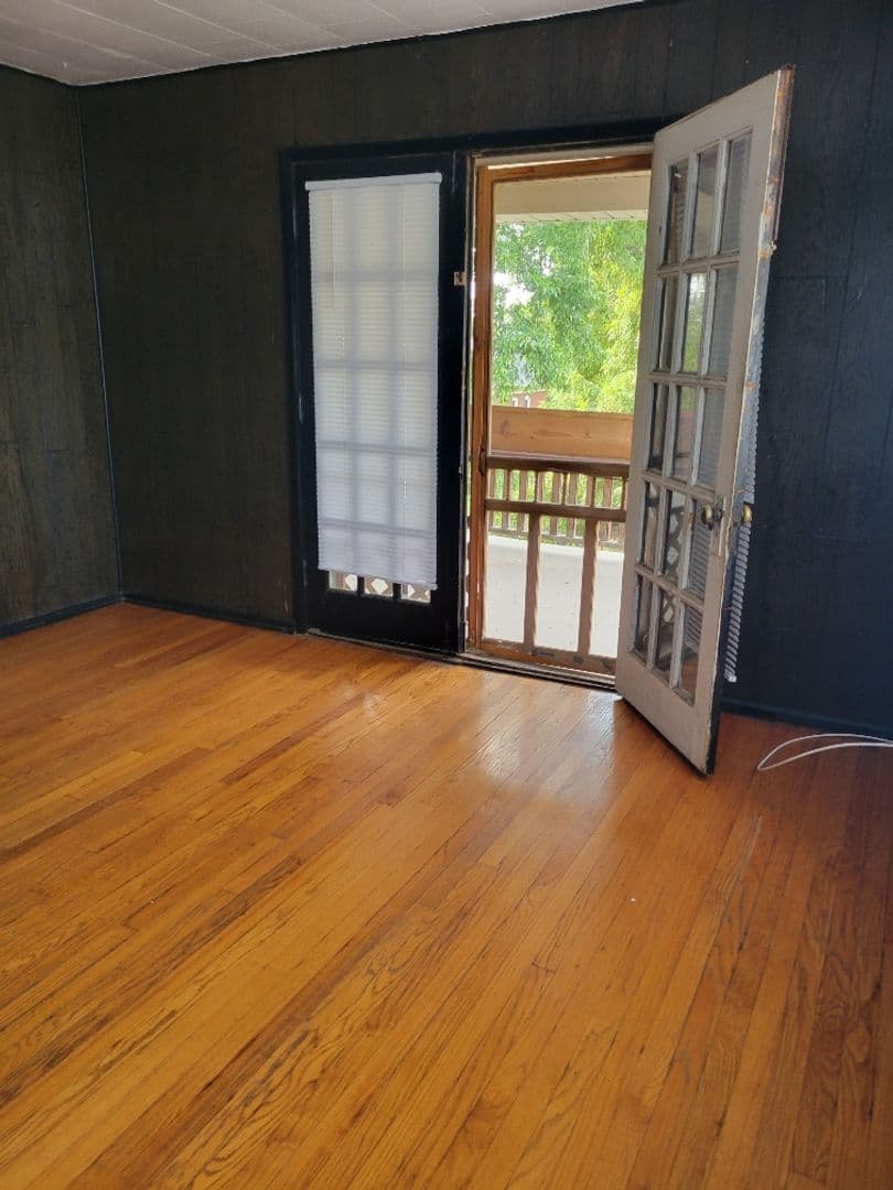 KANSAS CITY Apartment: 3216 - 3218 EAST 10TH STREET