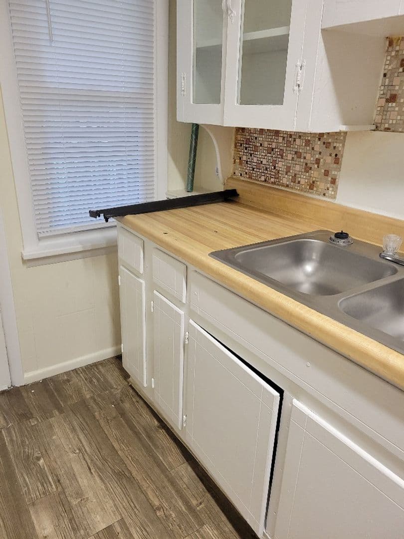 KANSAS CITY Apartment: 3216 - 3218 EAST 10TH STREET