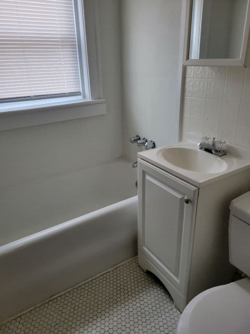 KANSAS CITY Apartment: 3216 - 3218 EAST 10TH STREET