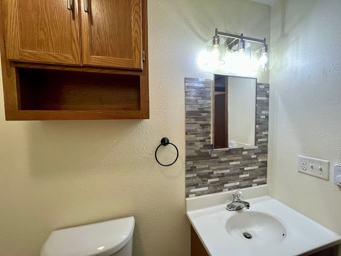 Tomahawk Apartment: 1011 Timm St