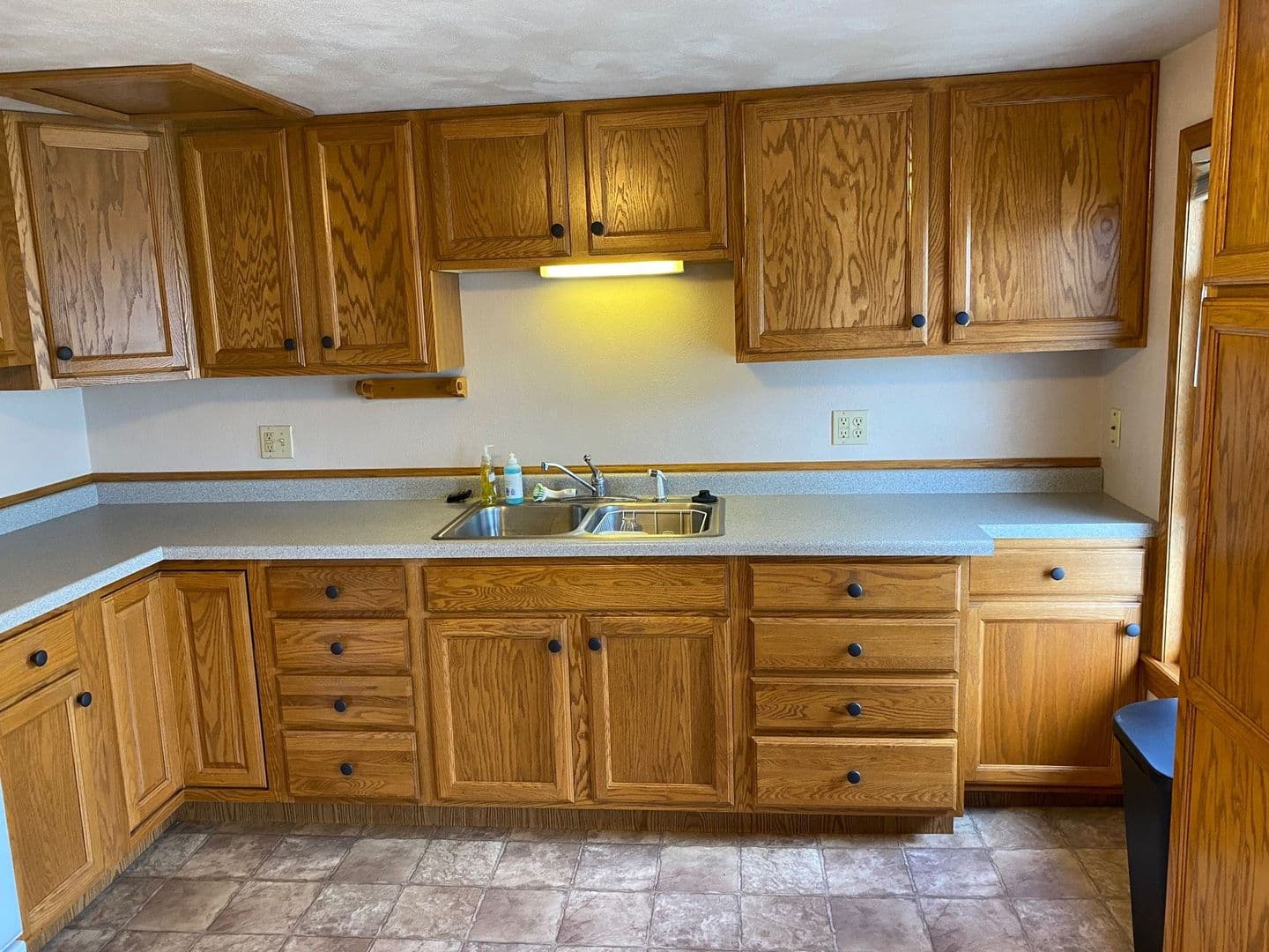 Marshfield Apartment: 410 N Maple Ave