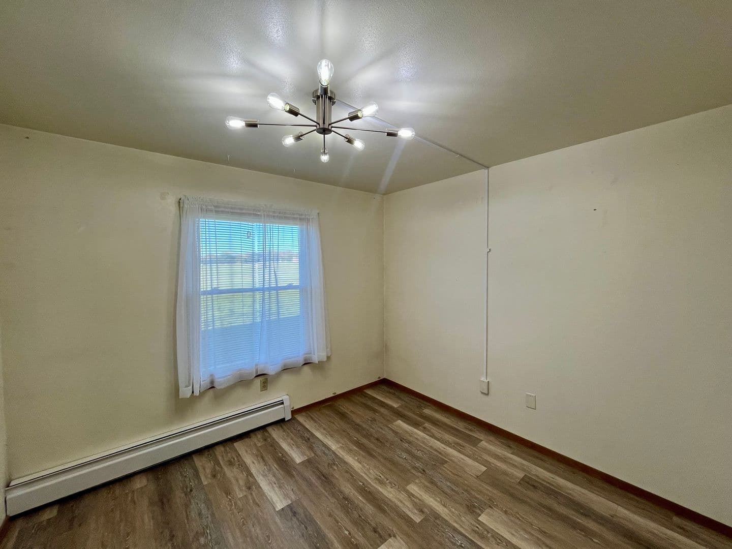 Marshfield Apartment: 619 Laurel Ct