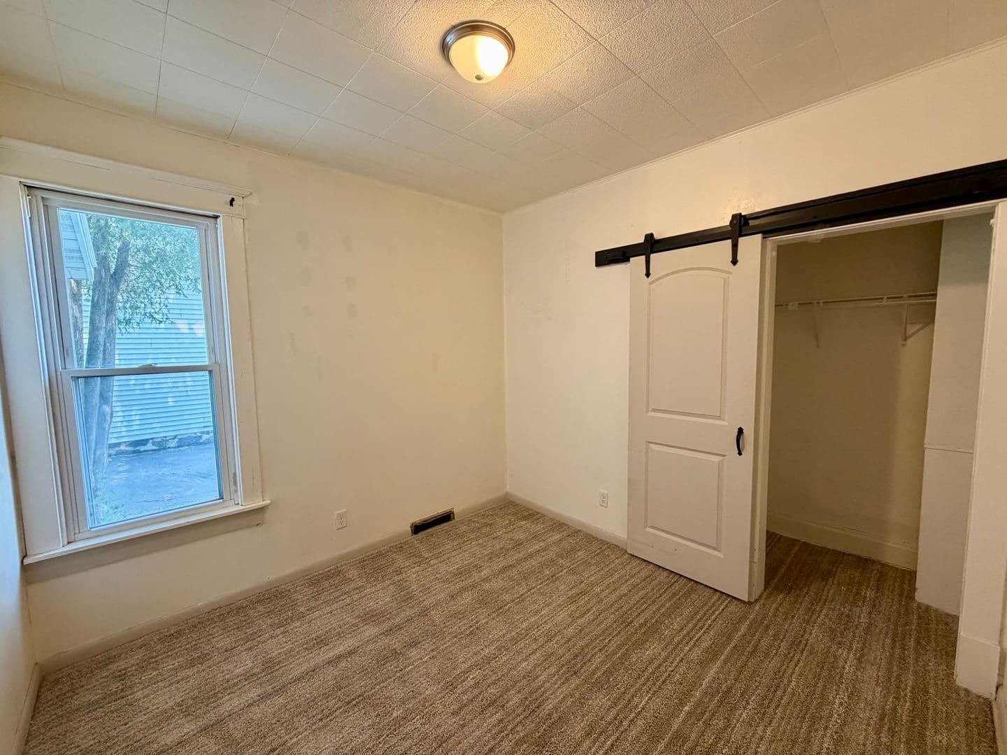 Rhinelander Apartment: 603 N Stevens Street