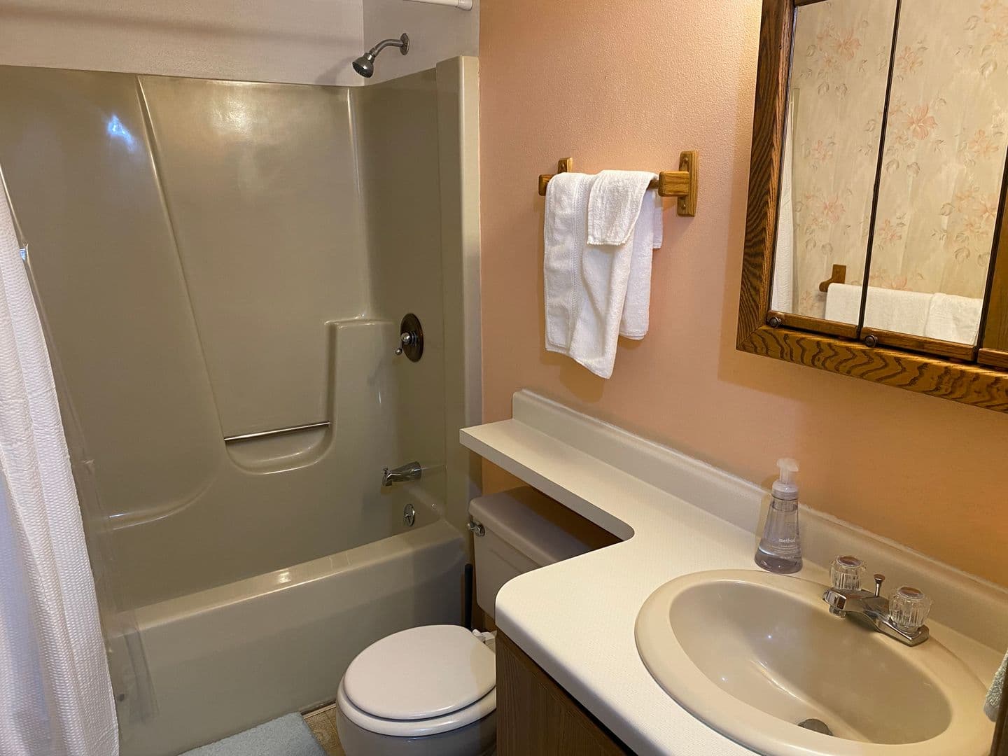 Marshfield Apartment: 307 S Vine Avenue