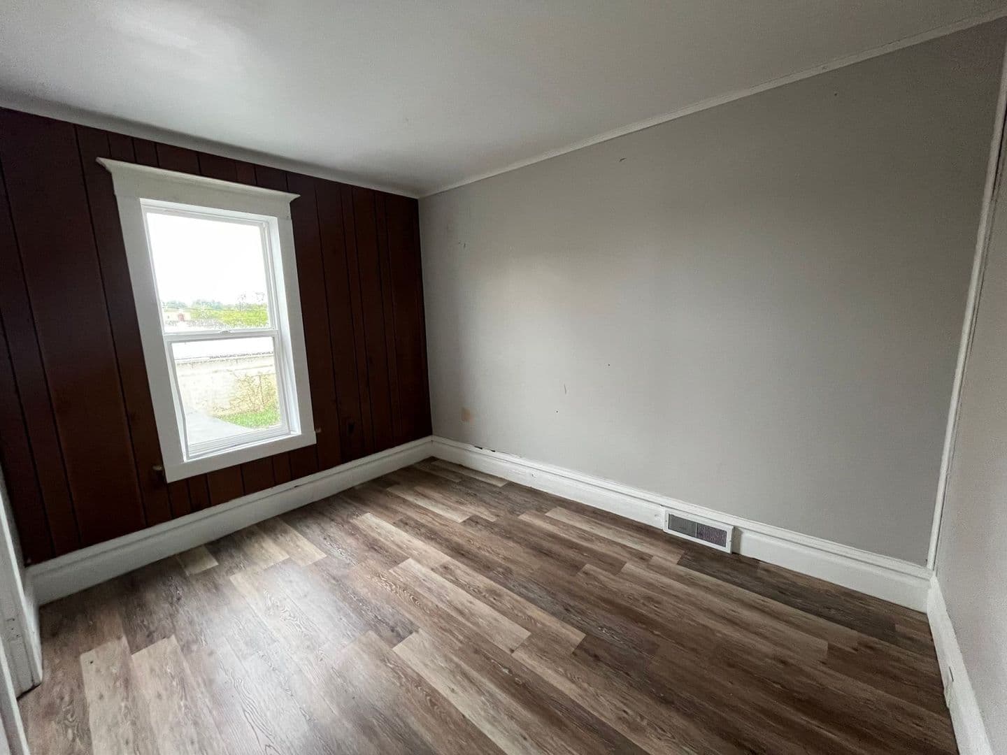 Marion Apartment: 112 E Garfield Ave
