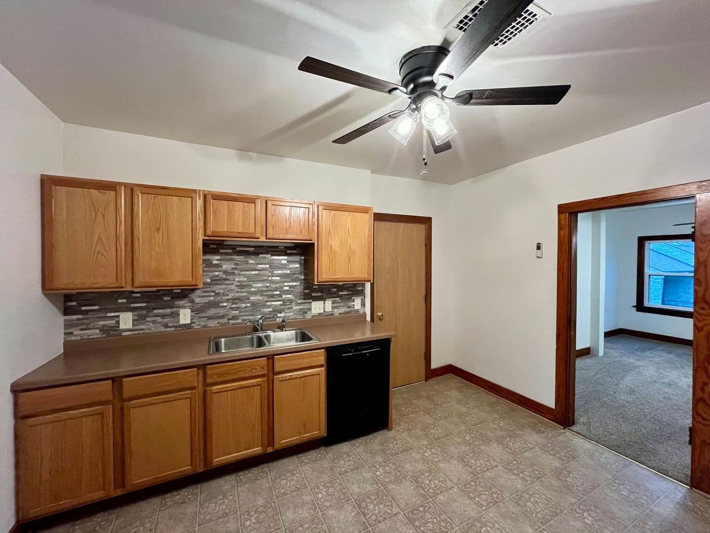 Rhinelander Apartment: 730 Wabash Street