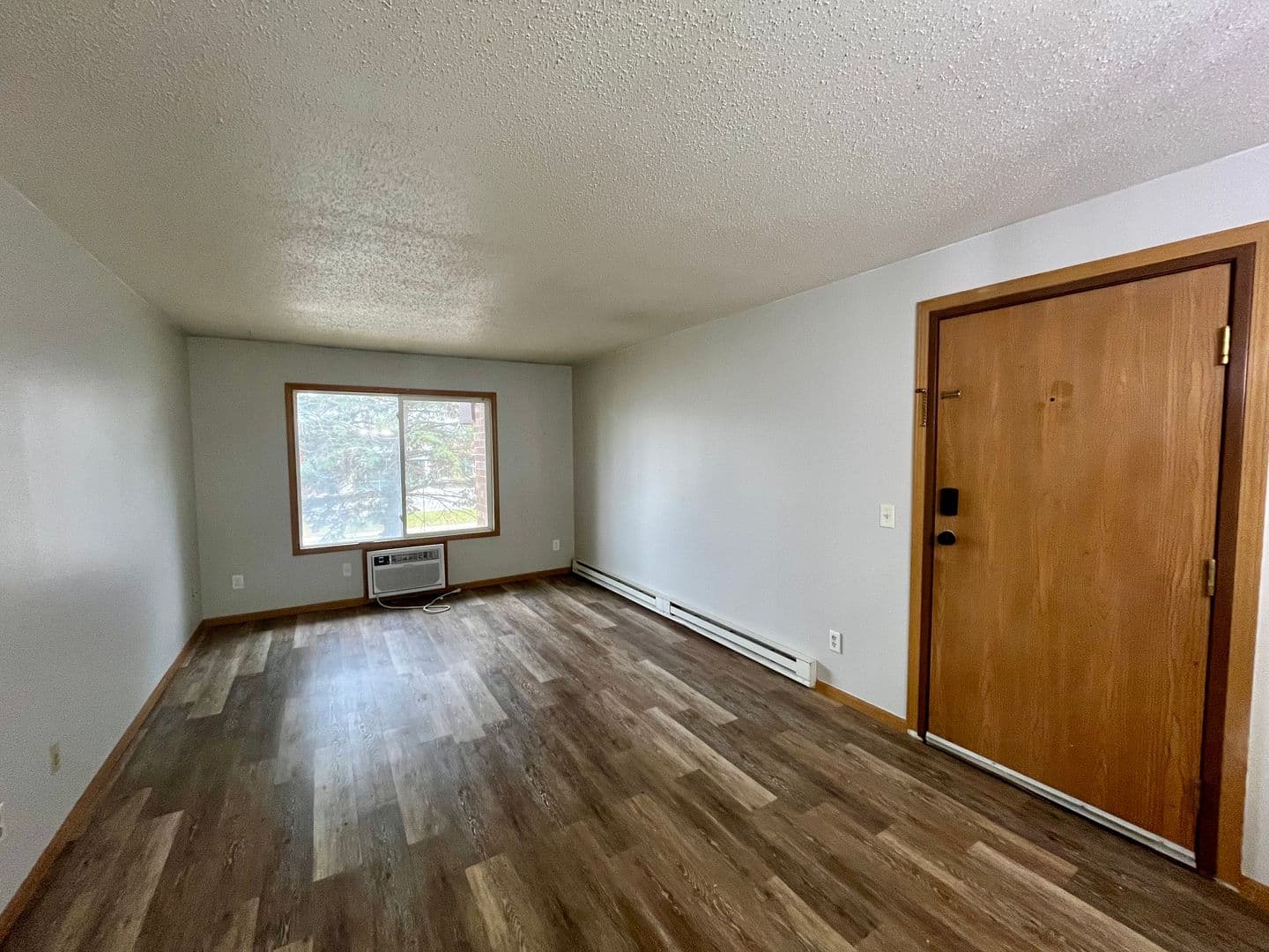 Tomah Apartment: 401 - 405 N Glendale Ave