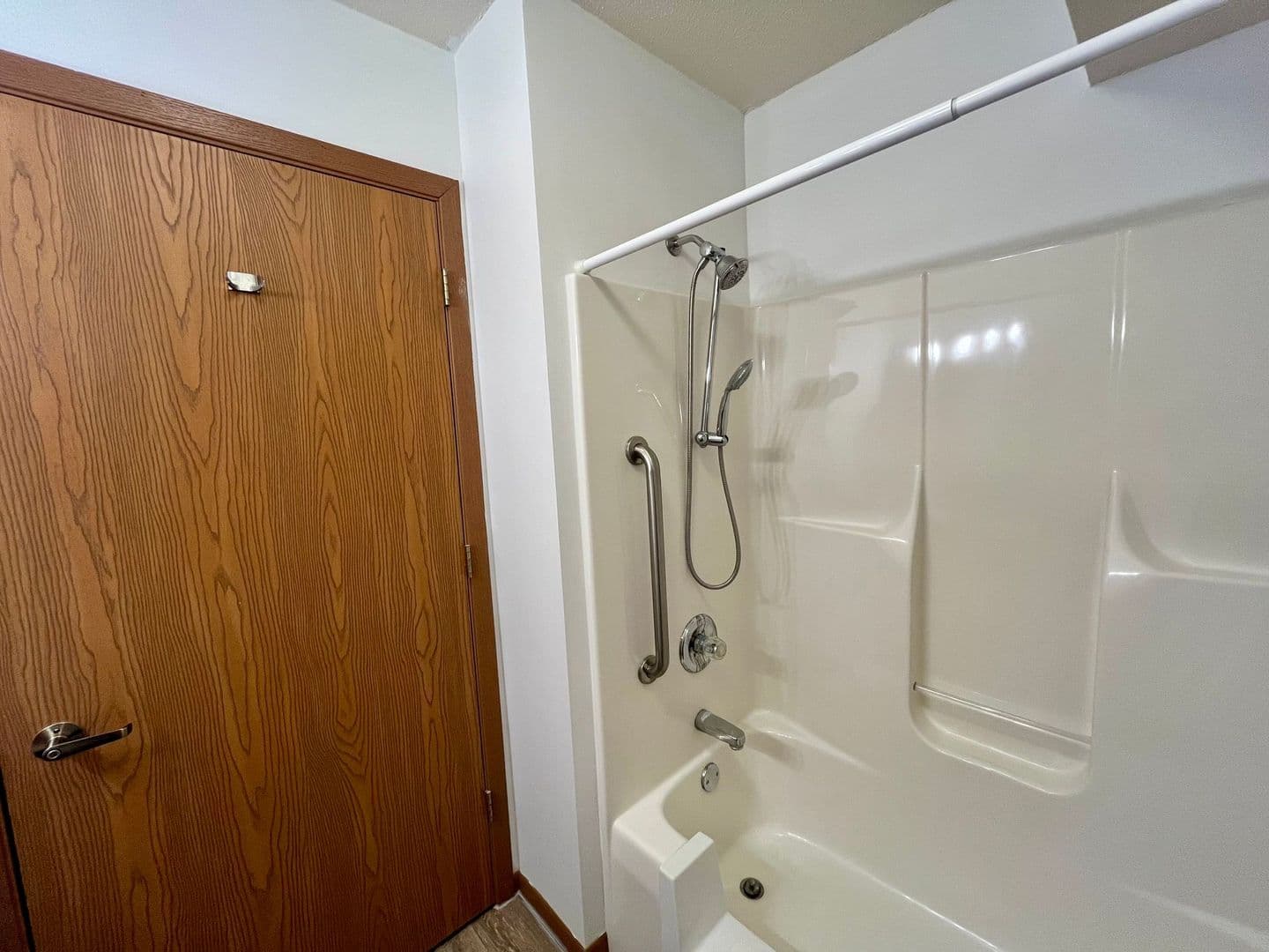 Eagle River Apartment: 416 Mill Street